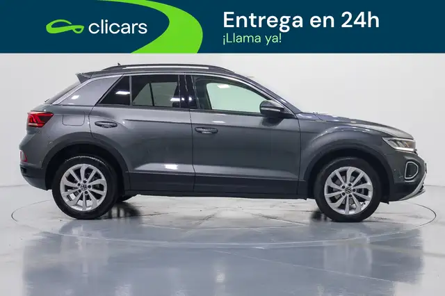 Volkswagen T-Roc view 6