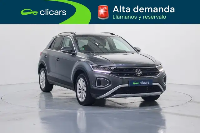 Volkswagen T-Roc view 3
