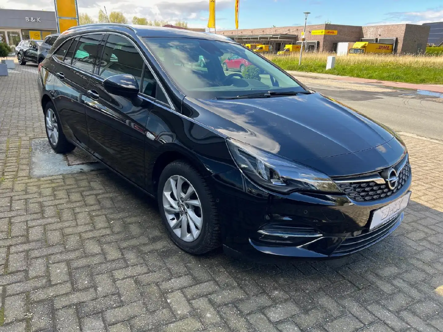 Opel Astra 1.2 Elegance St/St,AHK,Navi,Kamera Schwarz - 1