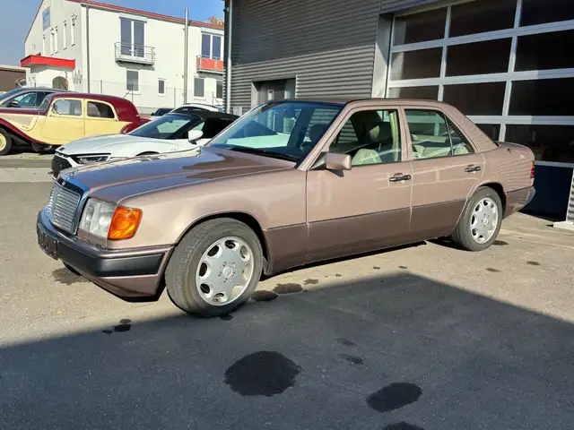 Mercedes-Benz 400 E E400 W124 V8 TOP ZUSTAND CLASSIC DATA