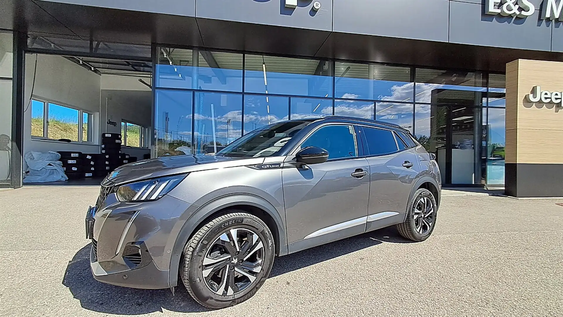 Peugeot 2008 BlueHDi 130 S&S GT EAT8 Grau - 2