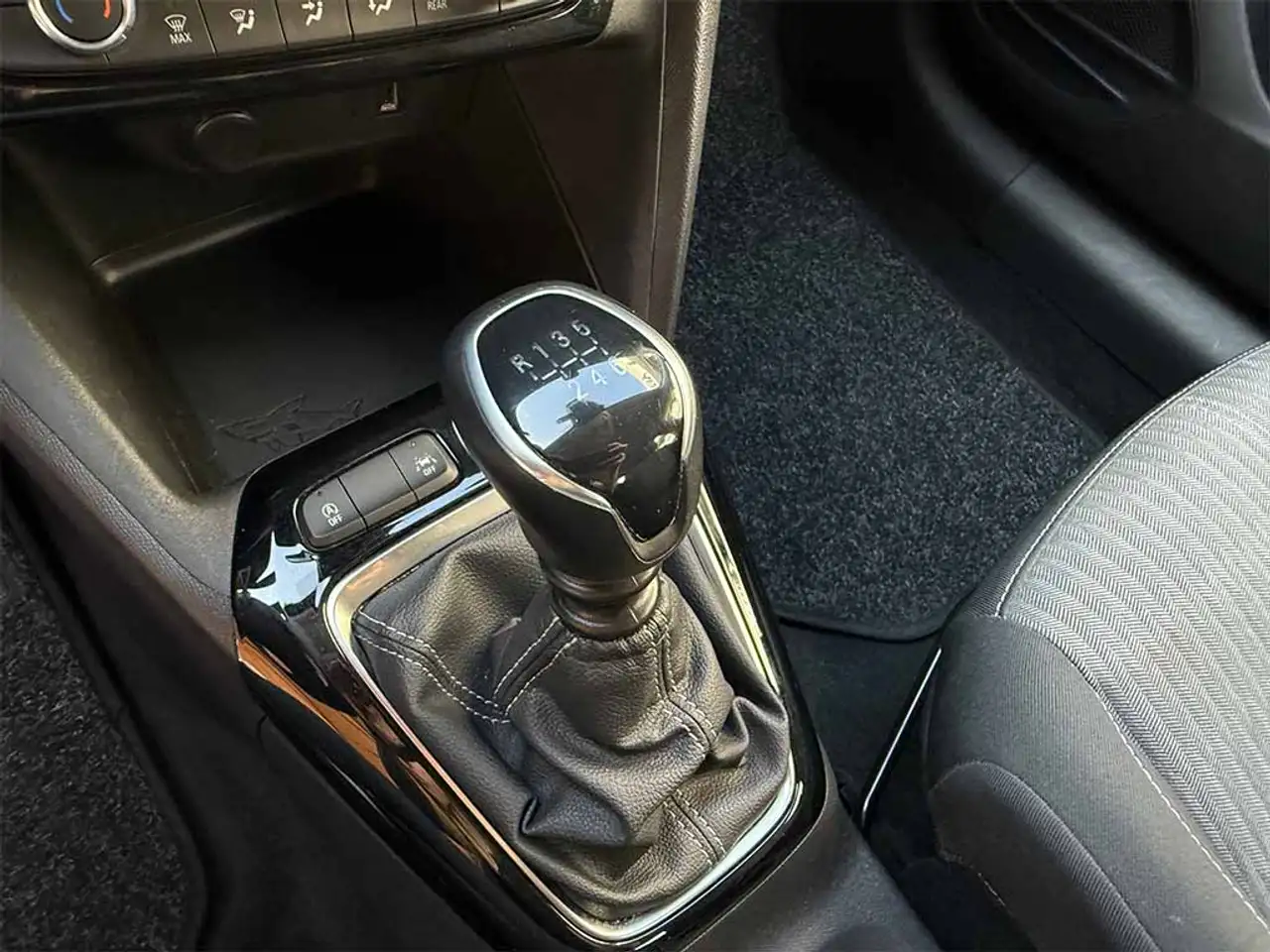 Opel Corsa 1.5 Edition ADATTA A NEOPATENTATI UNI PROPRIETARIO 14