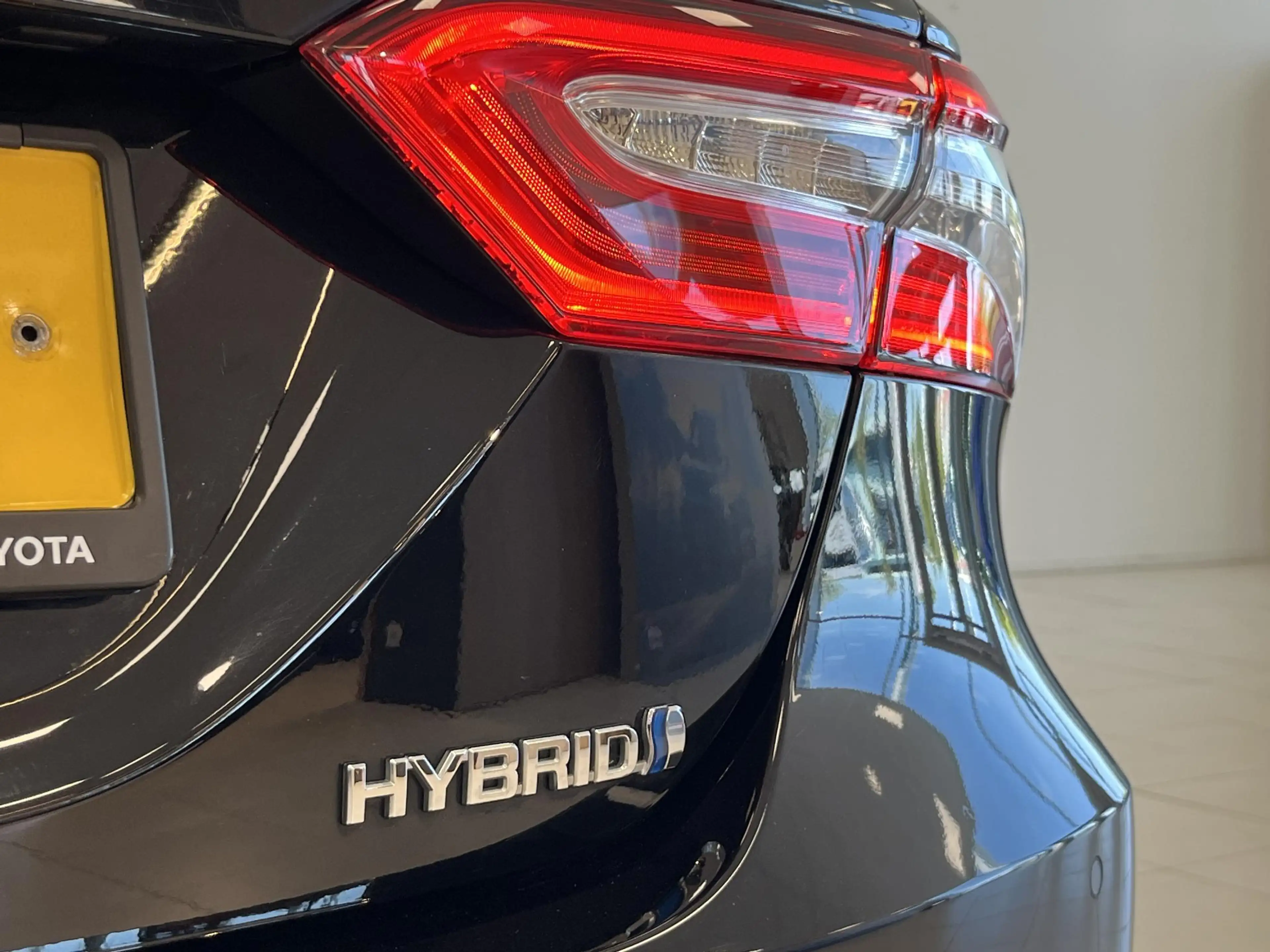 Toyota Camry 2.5 Hybrid Executive — photo 9