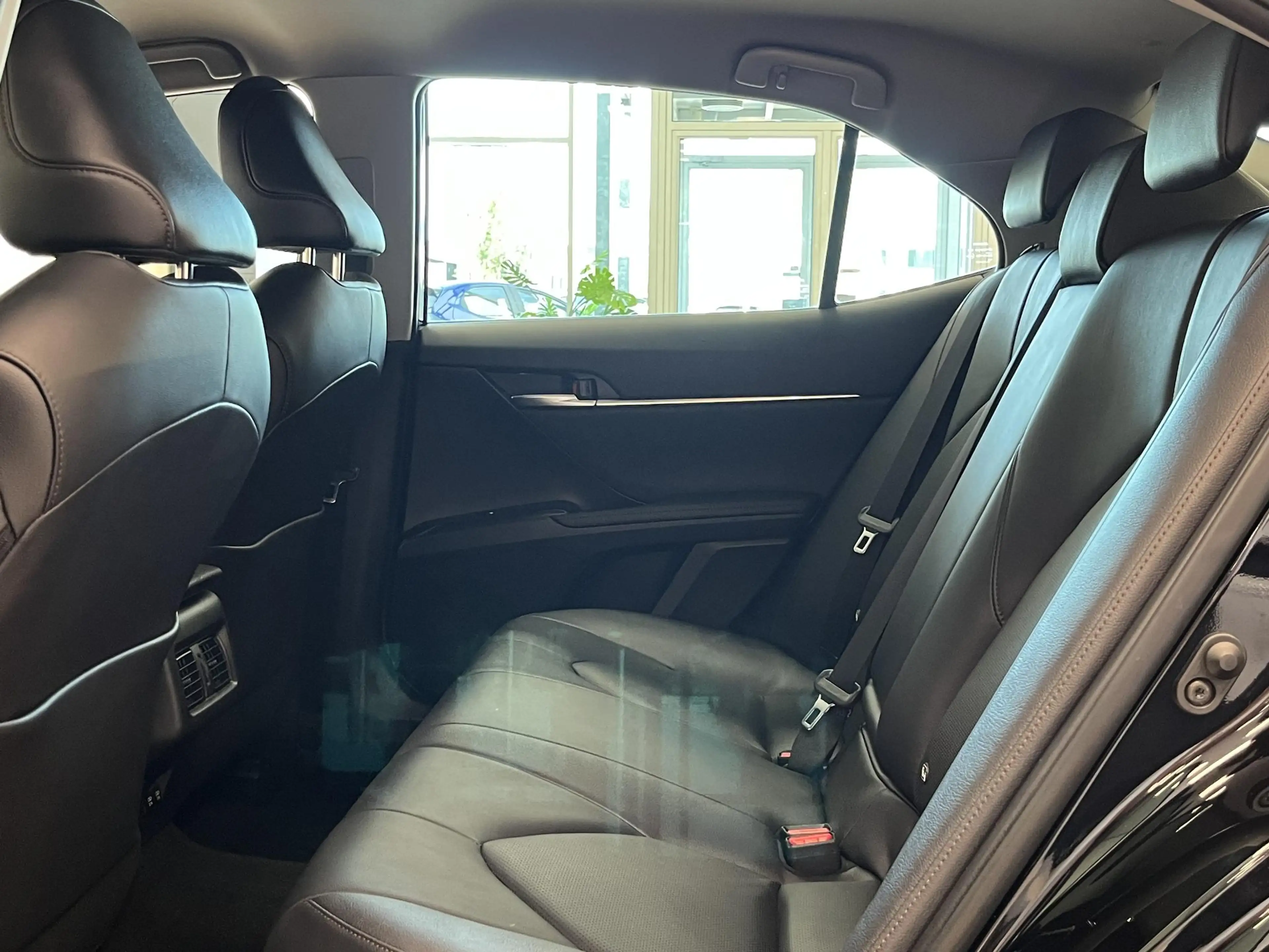 Toyota Camry 2.5 Hybrid Executive — photo 10