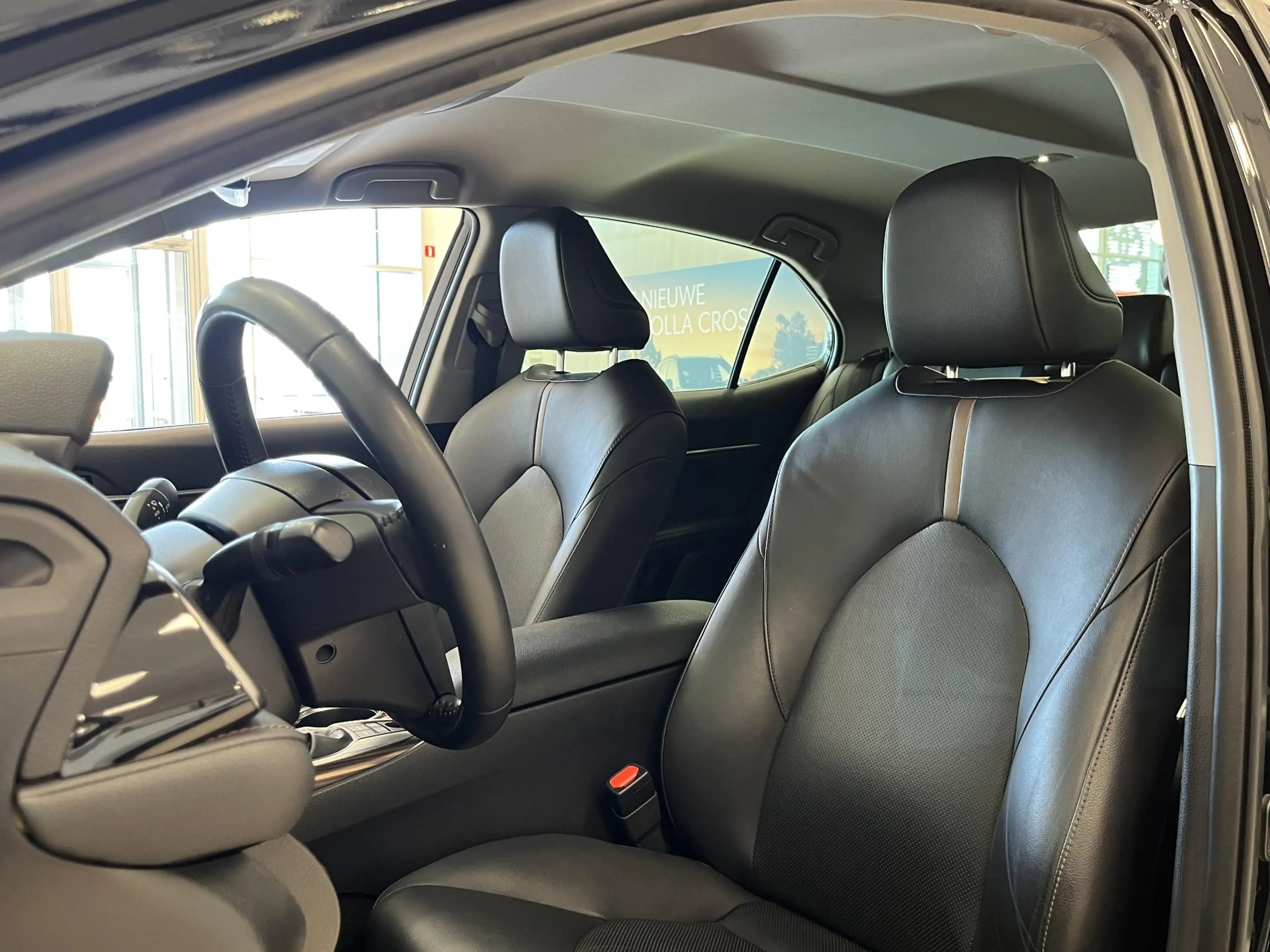 Toyota Camry 2.5 Hybrid Executive — photo 12