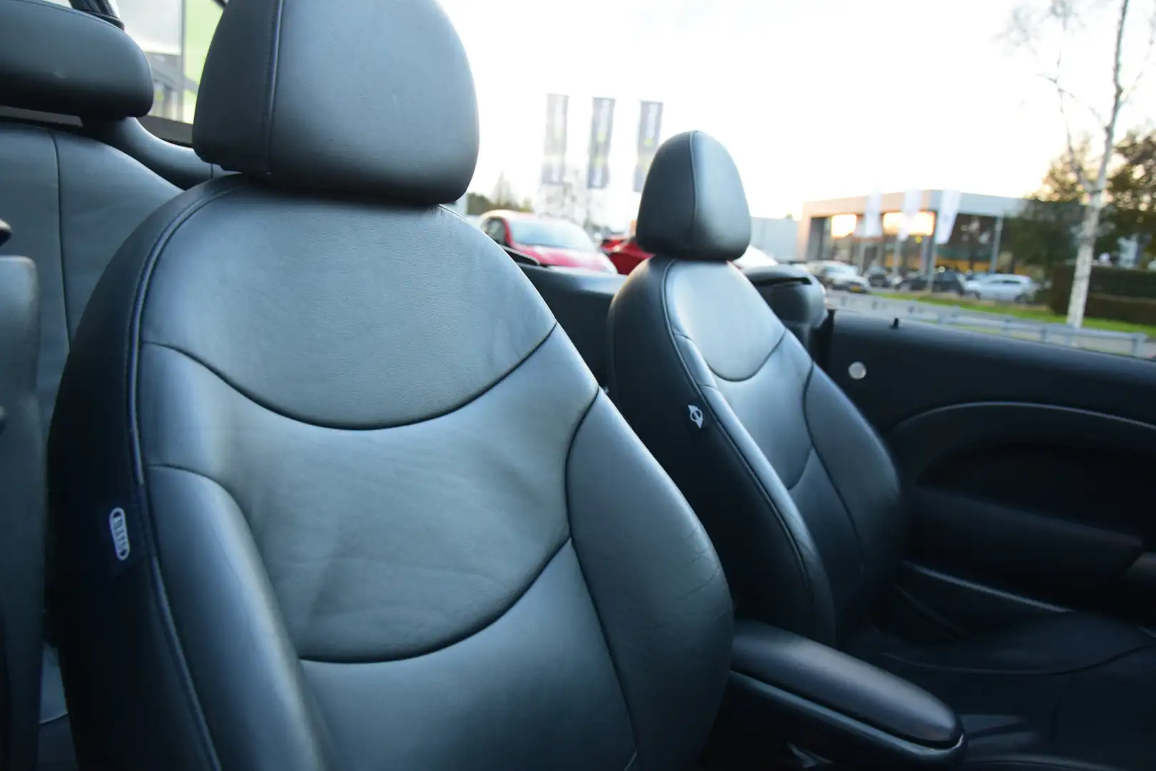 MINI Cooper S Cabrio Mini 1.6 Chili Leer/Verwarmd Xenon Harman Kardon Weiß - 2