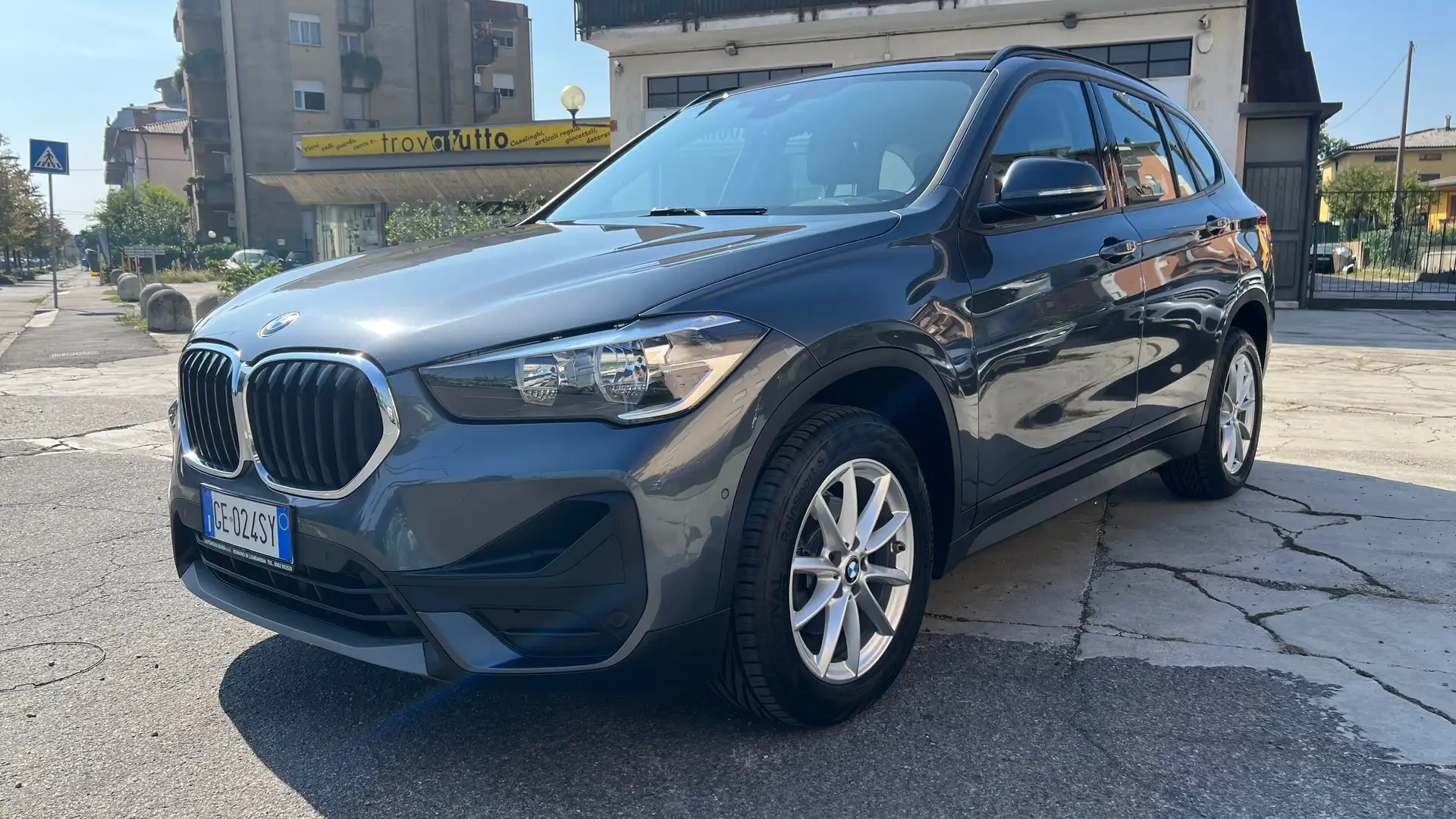 BMW X1 sdrive16d Business Advantage Gris - 1