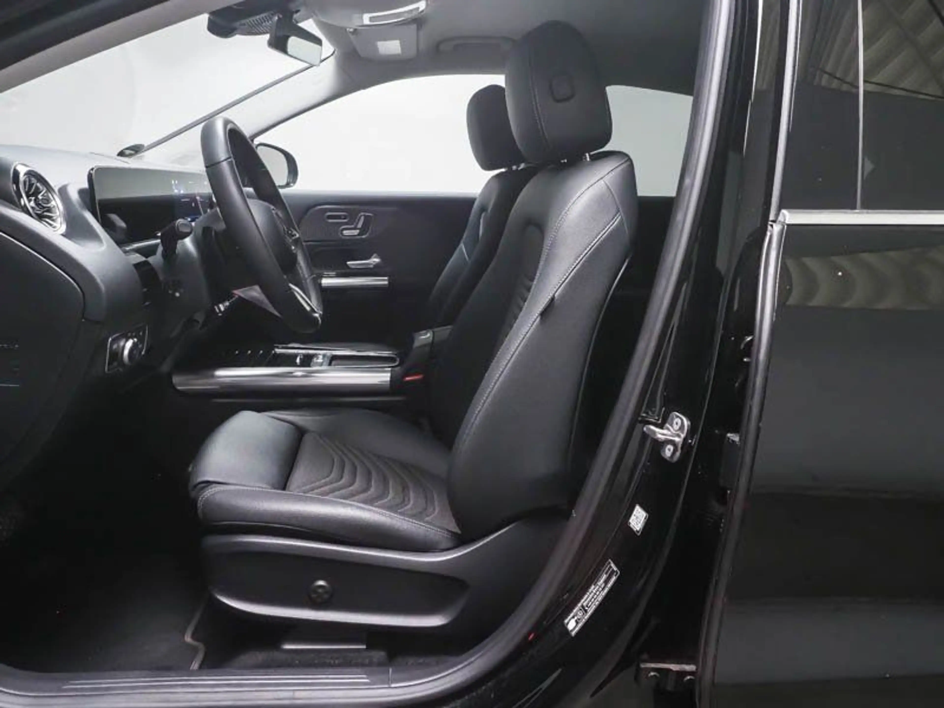 Mercedes-Benz EQA 250+ PROG-ADVANCE+ MEMORY FAP 360° SOUND VZA — photo 6