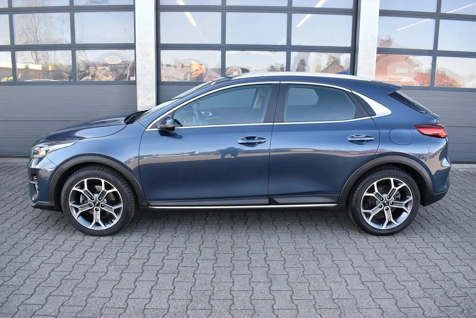 Kia XCeed 1.0 T-GDi 120pk DynamicLine Kék - 2
