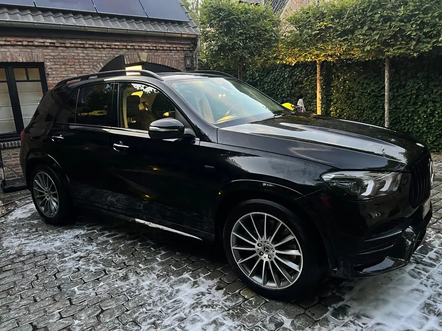 Mercedes-Benz GLE 350 GLE 350 de 4Matic 9G-TRONIC AMG Line Zwart - 2