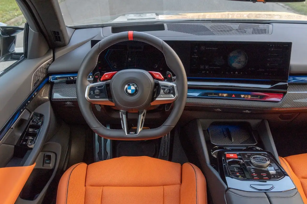 BMW M5 2026 DR.ASS.PRO.PANO.360°.4ZONEN.LHZ.B&W.AHK 13