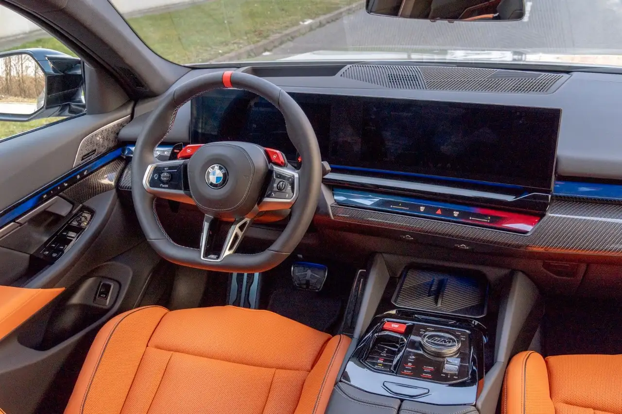 BMW M5 2026 DR.ASS.PRO.PANO.360°.4ZONEN.LHZ.B&W.AHK 15