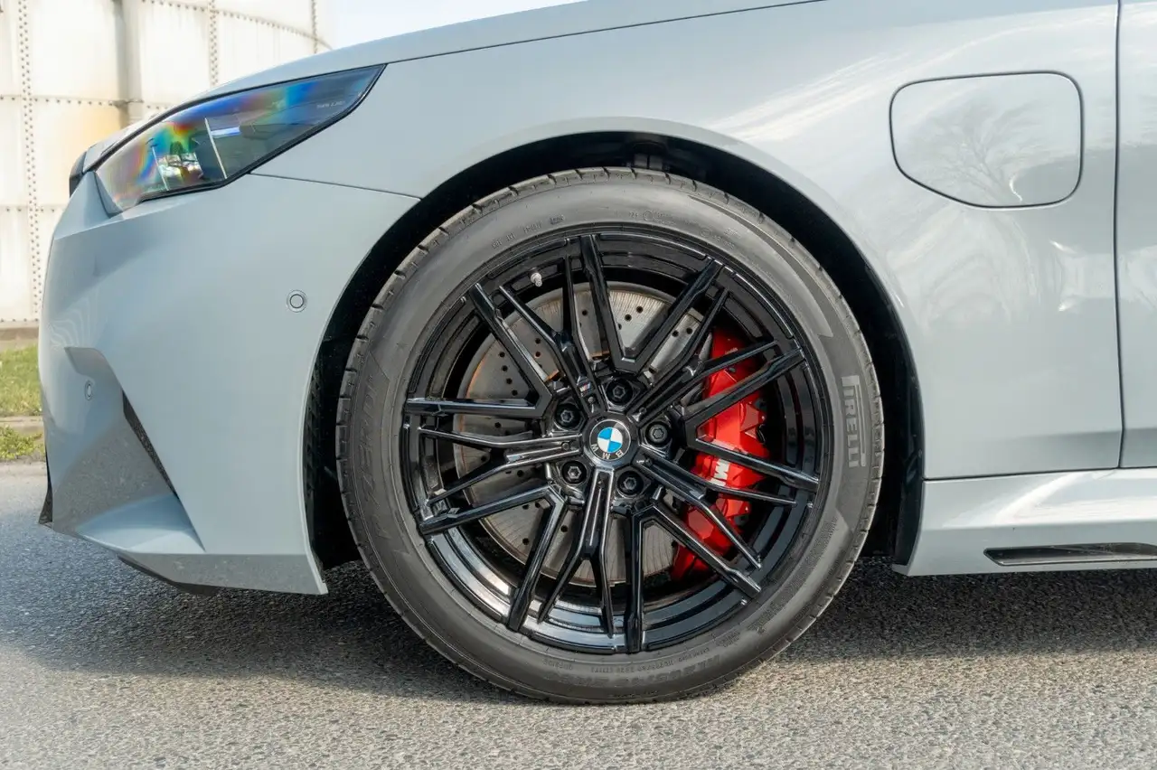 BMW M5 2026 DR.ASS.PRO.PANO.360°.4ZONEN.LHZ.B&W.AHK 9