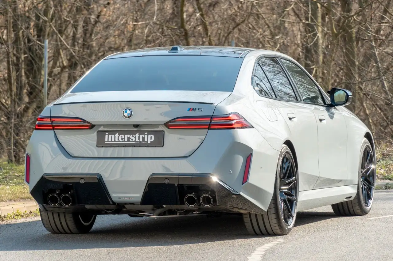 BMW M5 2026 DR.ASS.PRO.PANO.360°.4ZONEN.LHZ.B&W.AHK 6