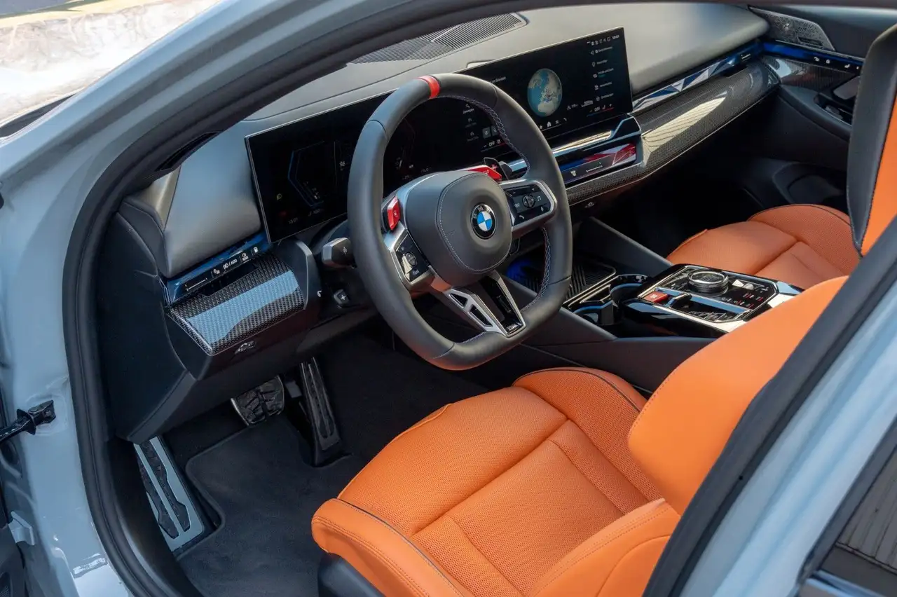 BMW M5 2026 DR.ASS.PRO.PANO.360°.4ZONEN.LHZ.B&W.AHK 12