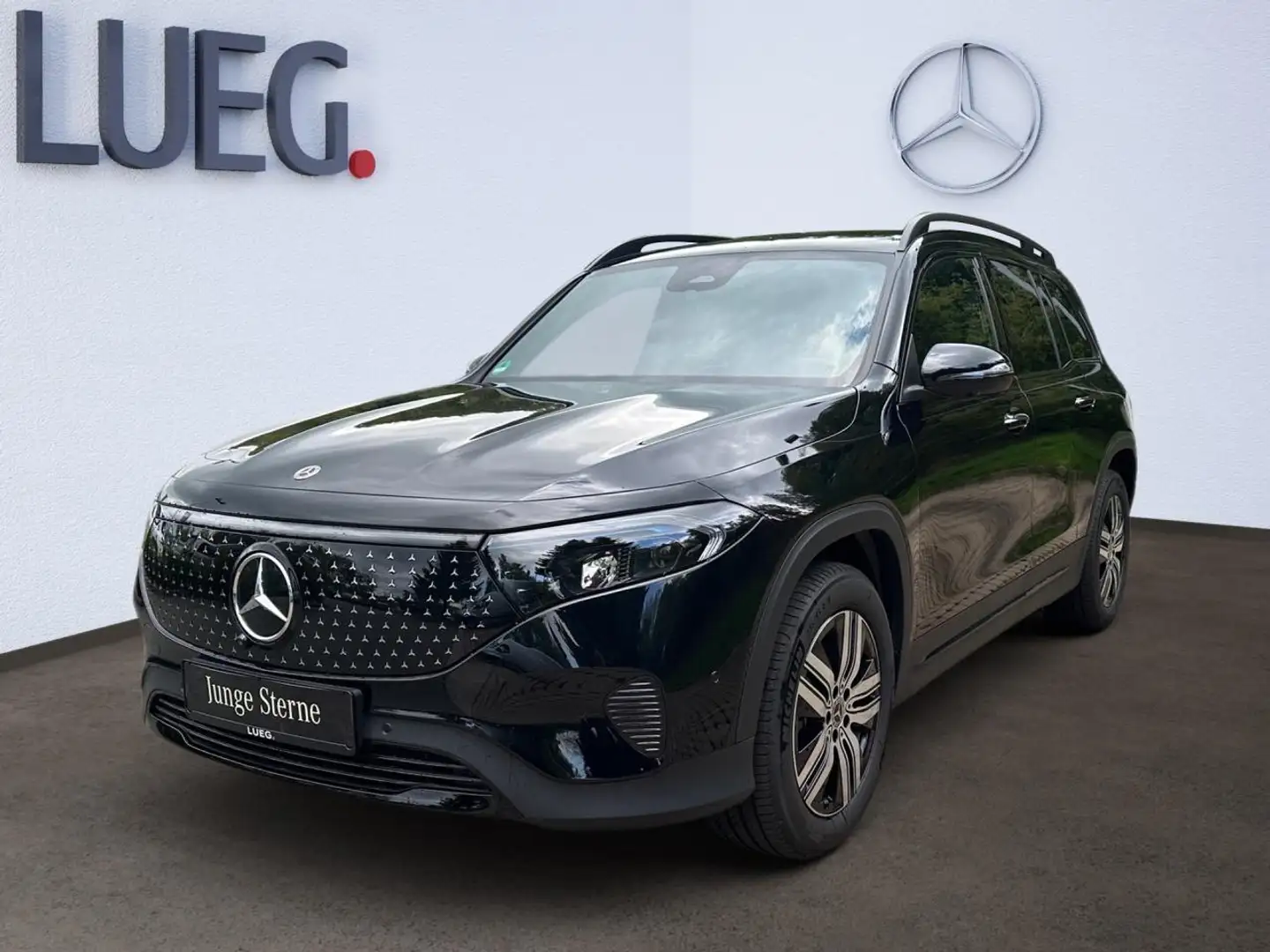 Mercedes-Benz EQB 300 4MATIC SpurW W-Paket PDC SpurH AUT LED Schwarz - 1