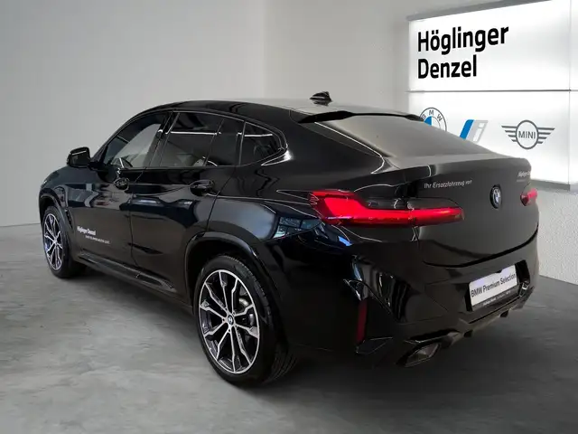 BMW X4 view 10