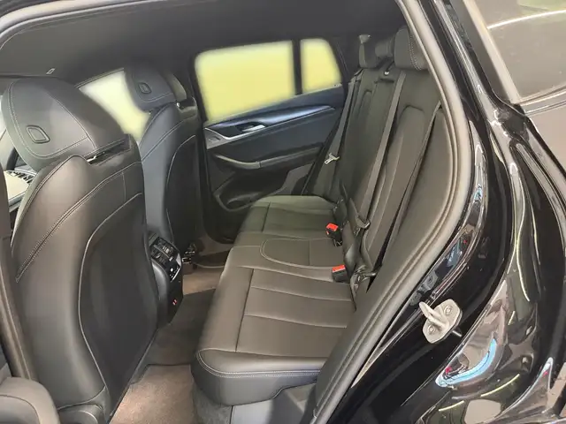 BMW X4 view 7