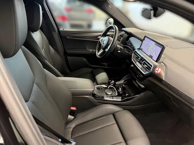 BMW X4 view 13