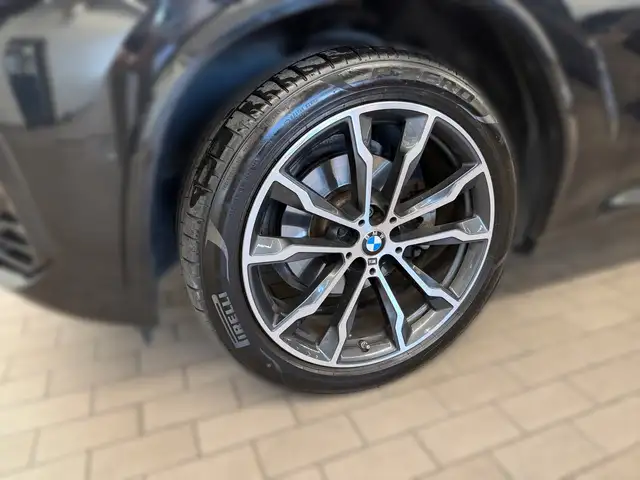 BMW X4 view 3