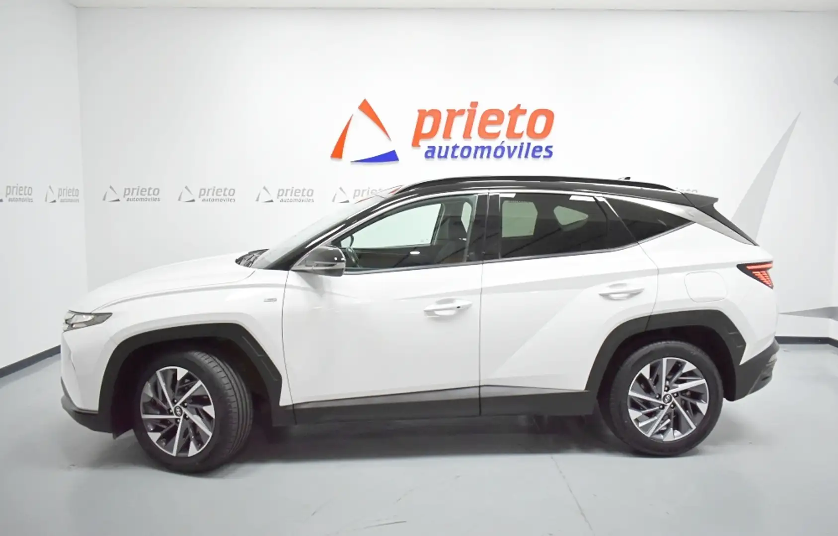 Hyundai TUCSON 1.6 CRDI 48V Tecno 2C 4x2 DT Blanco - 2