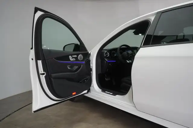 Mercedes-Benz E-Class view 11