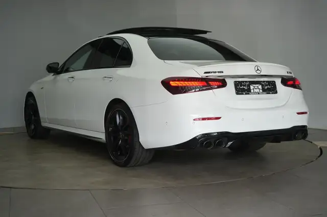 Mercedes-Benz E-Class view 4