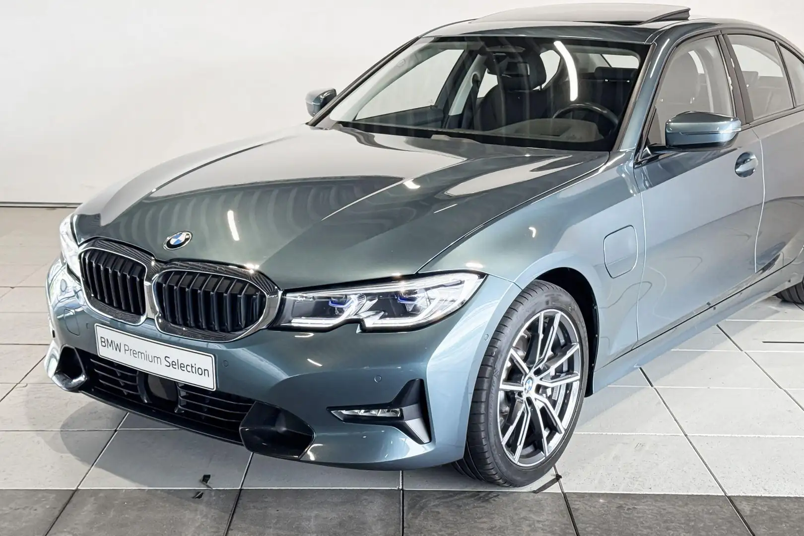BMW 330 3 Serie Sedan 330e Innovatiepakket Model Sport Lin Blauw - 2