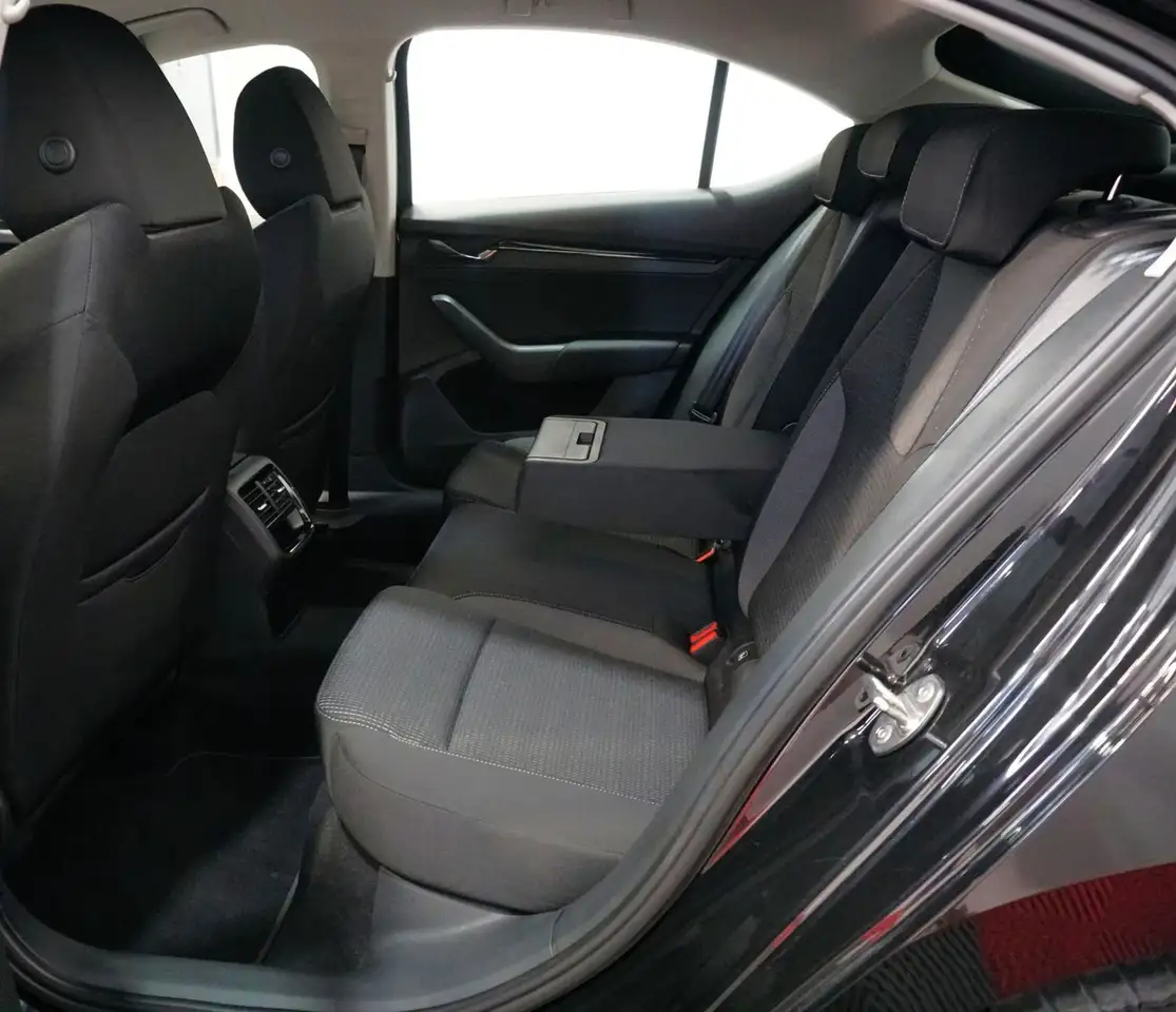 Skoda Octavia Lim. Ambition 1.5 TSI *LED*CARPLAY*DAB*, миниатюра 17