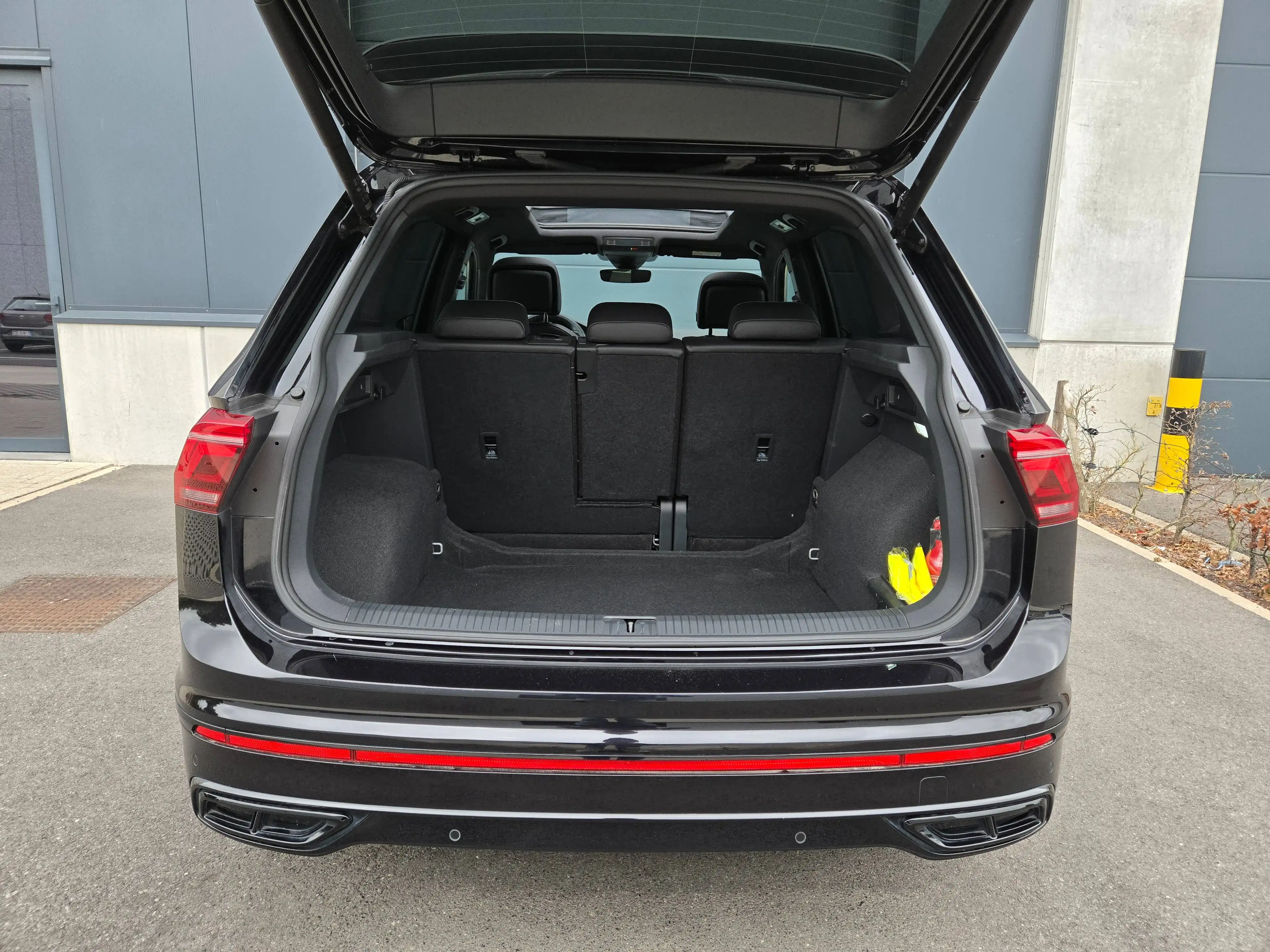 Volkswagen Tiguan — photo 11