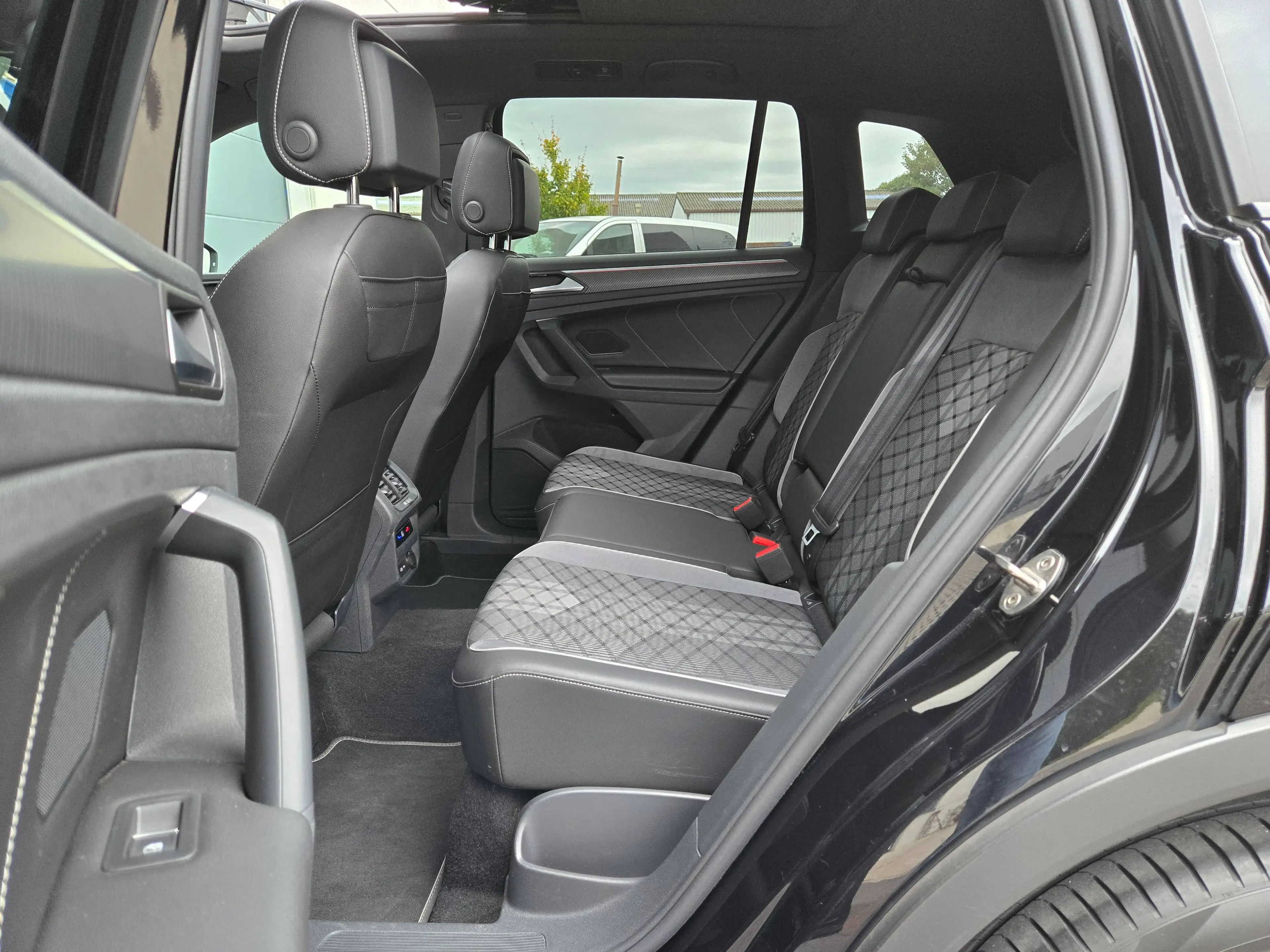 Volkswagen Tiguan — photo 15