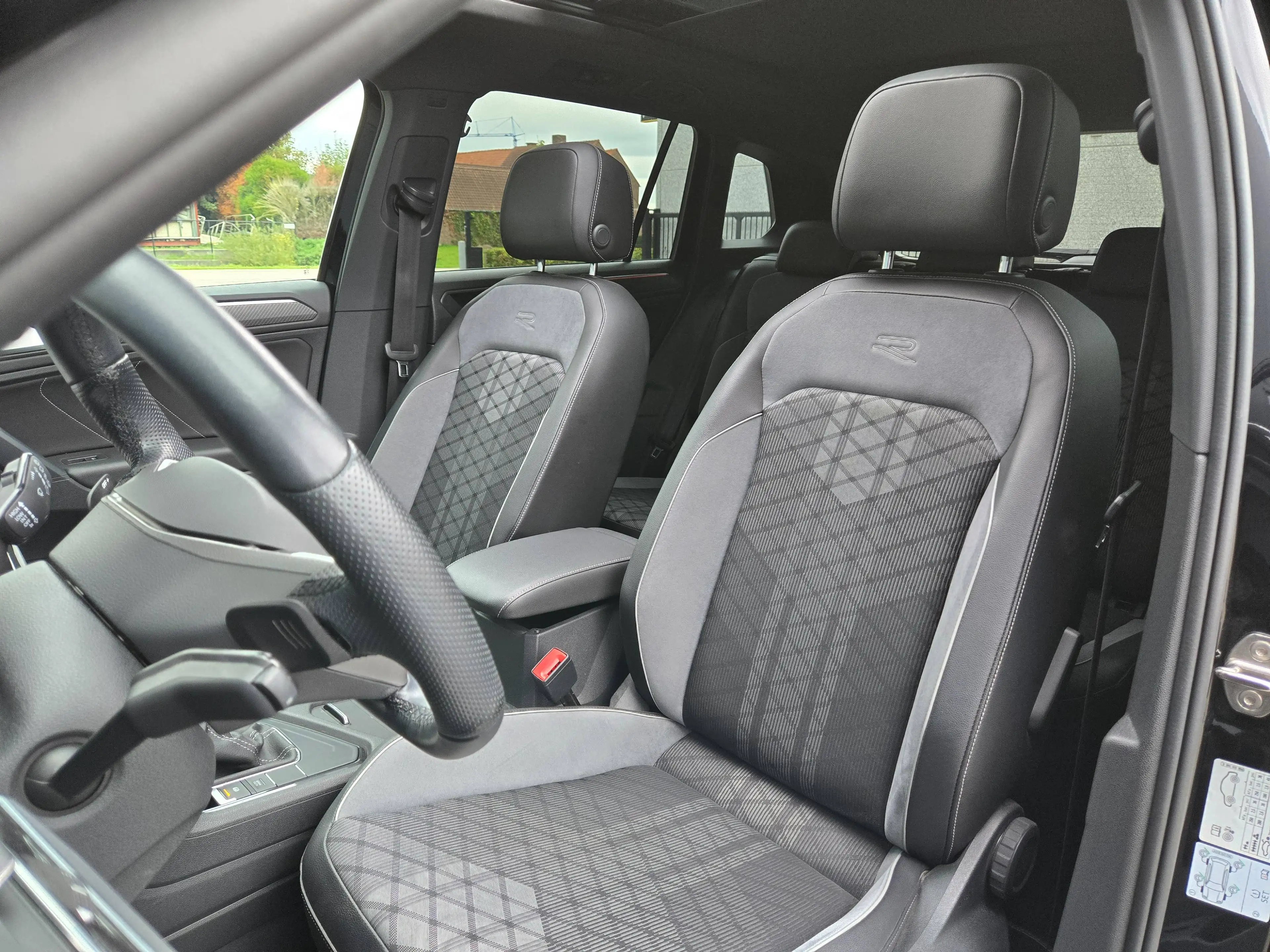 Volkswagen Tiguan — photo 14