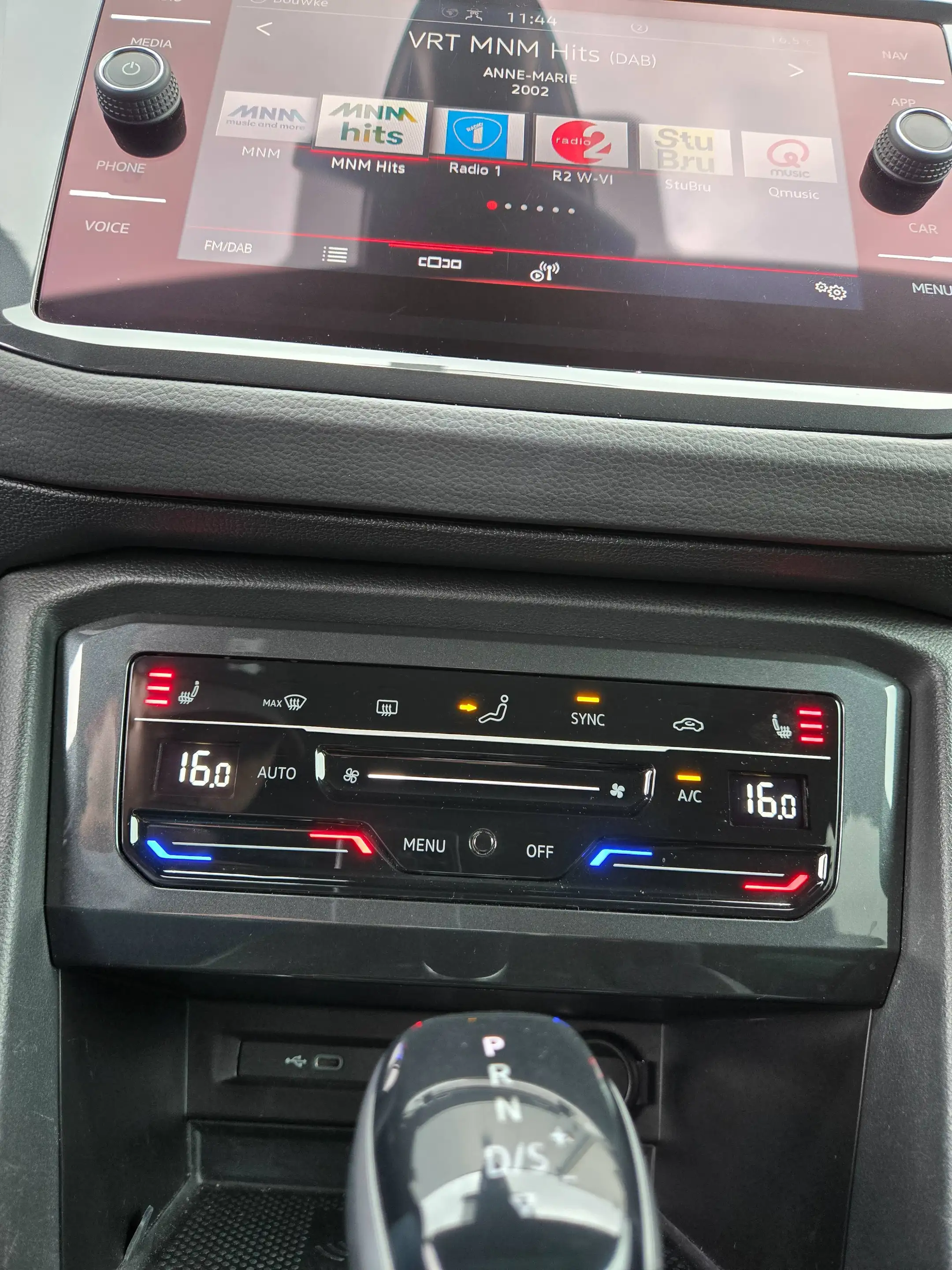 Volkswagen Tiguan — photo 20