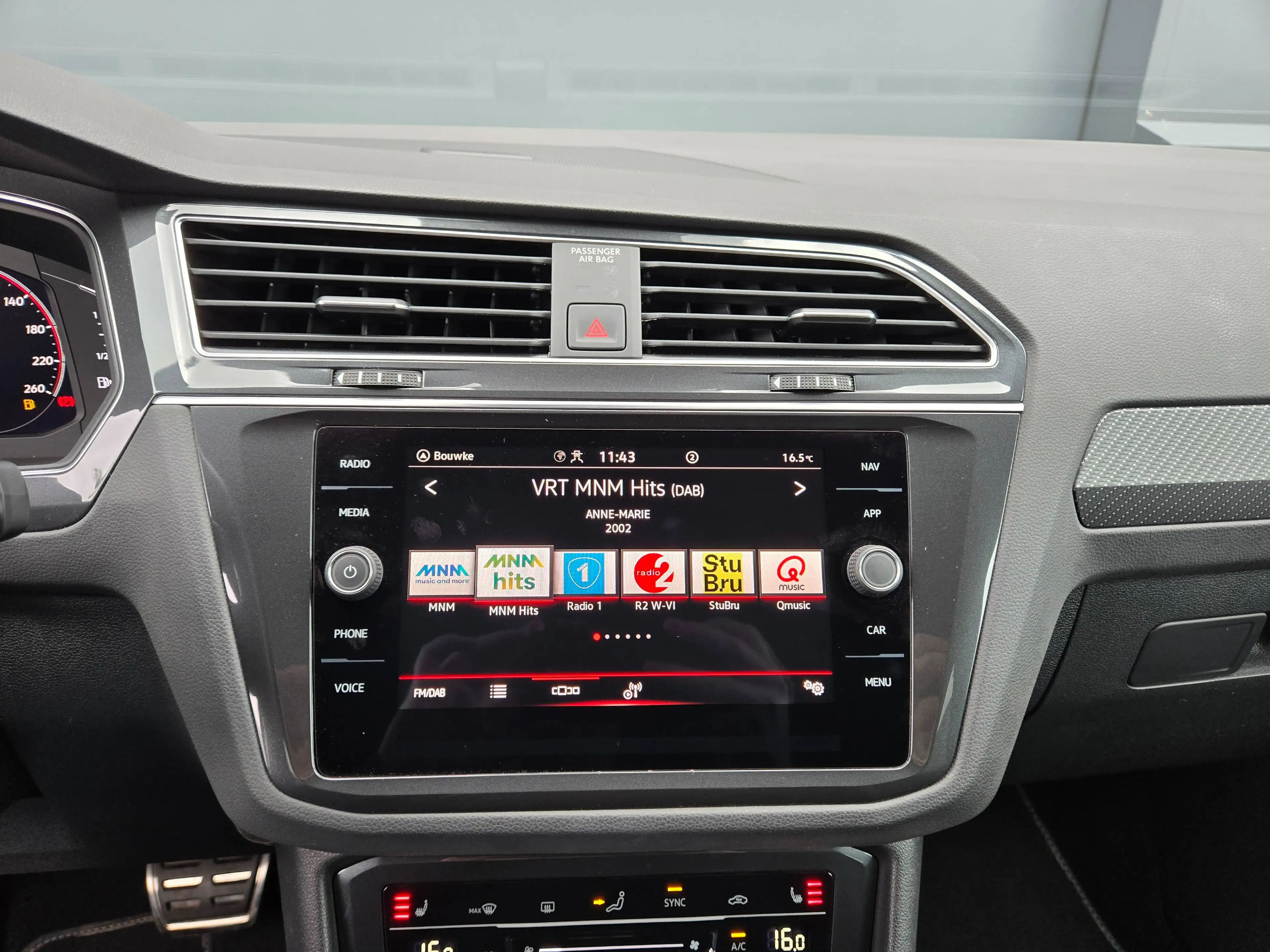 Volkswagen Tiguan — photo 19