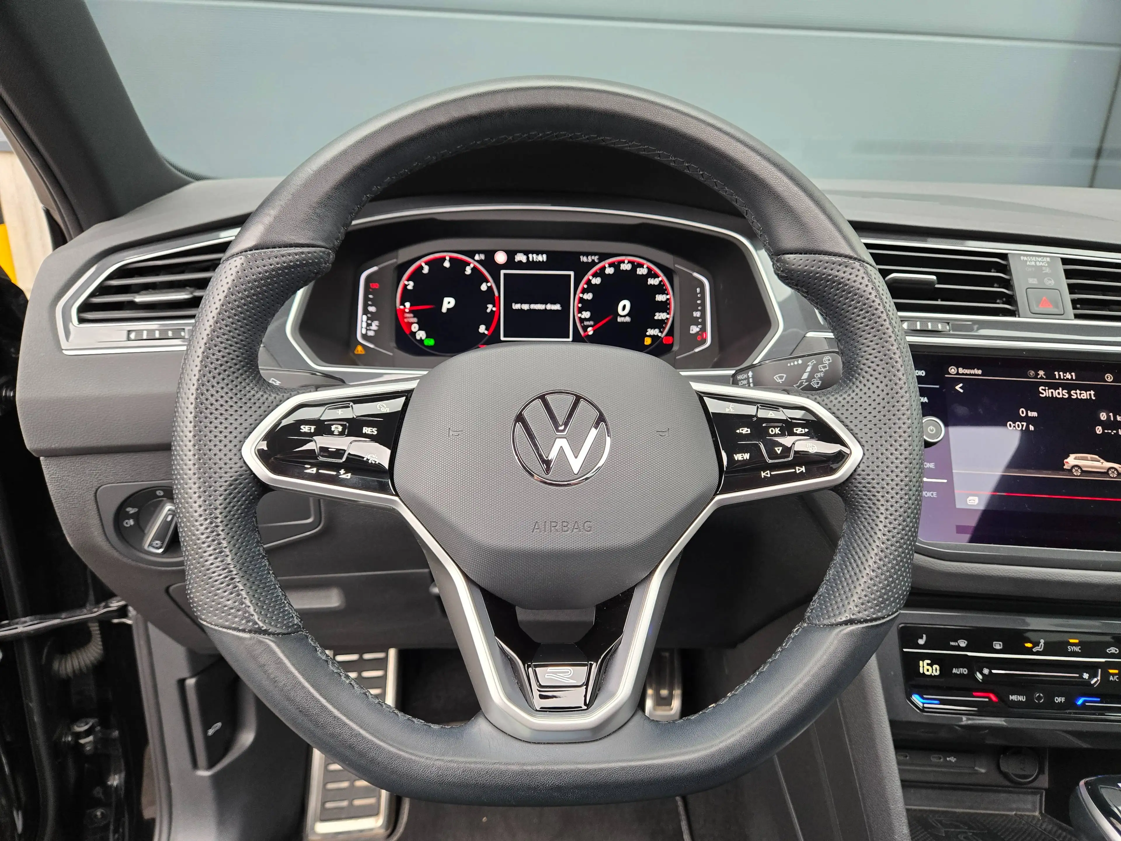 Volkswagen Tiguan — photo 4