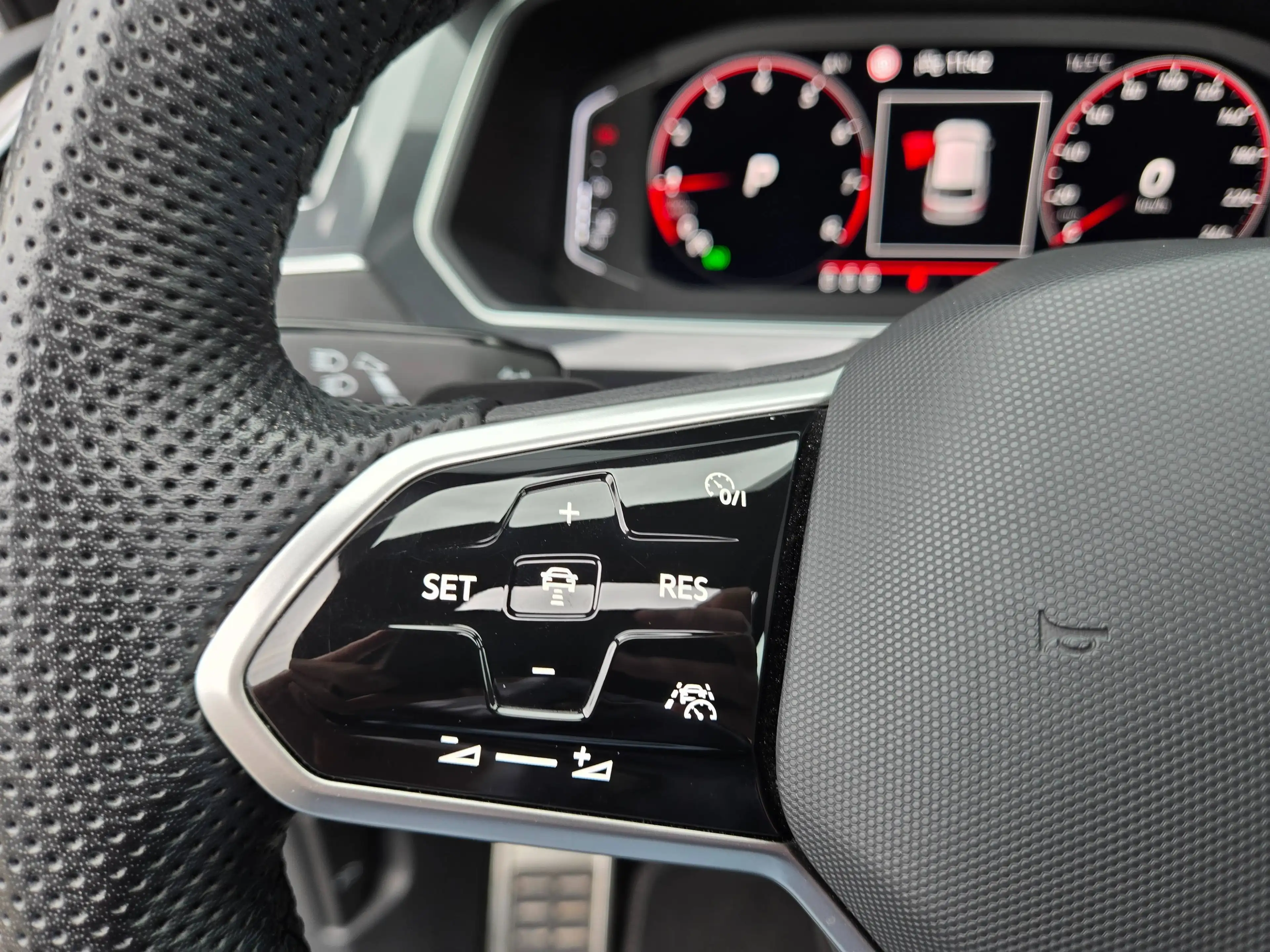 Volkswagen Tiguan — photo 16