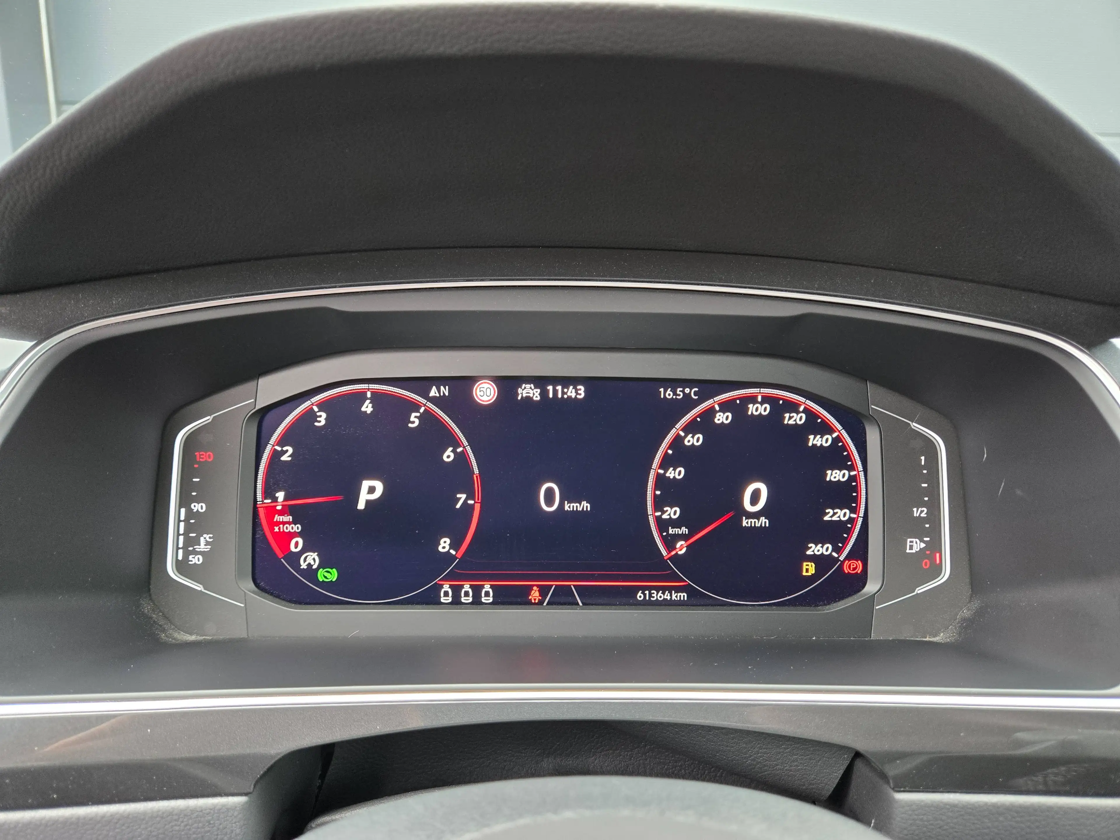 Volkswagen Tiguan — photo 21