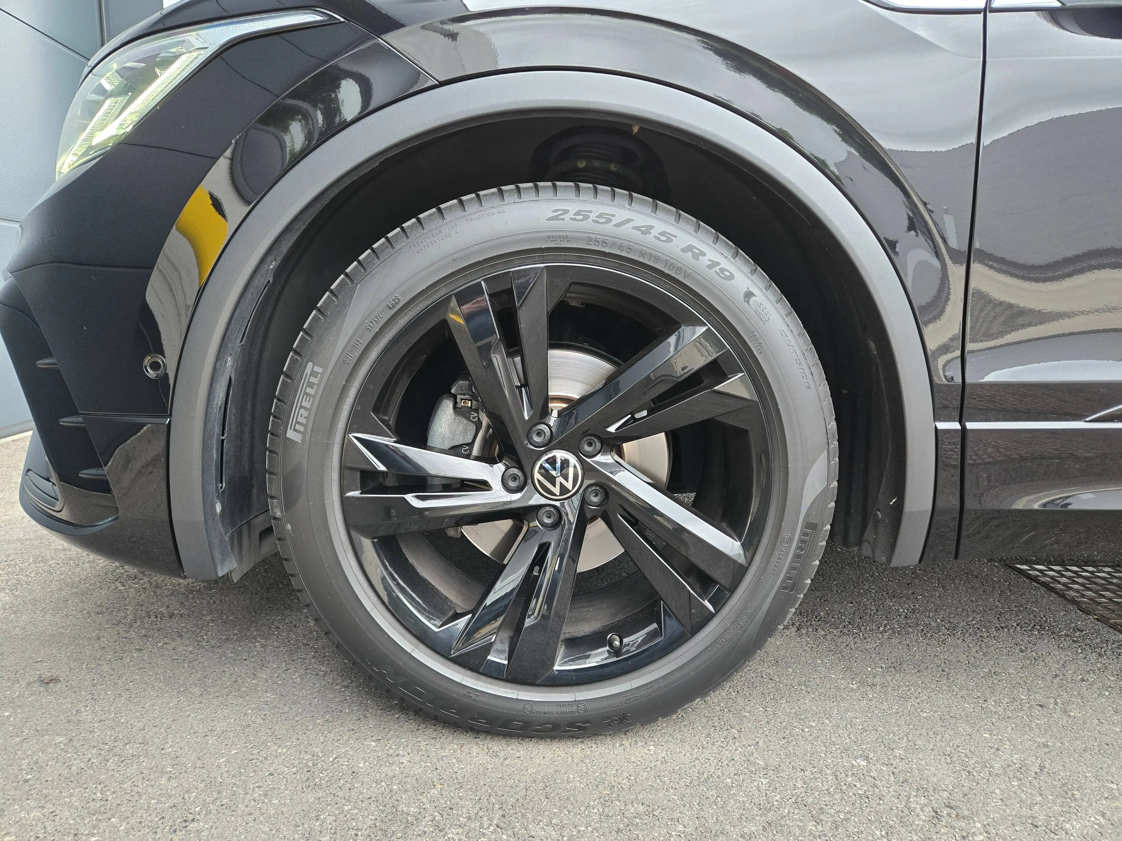 Volkswagen Tiguan — photo 22