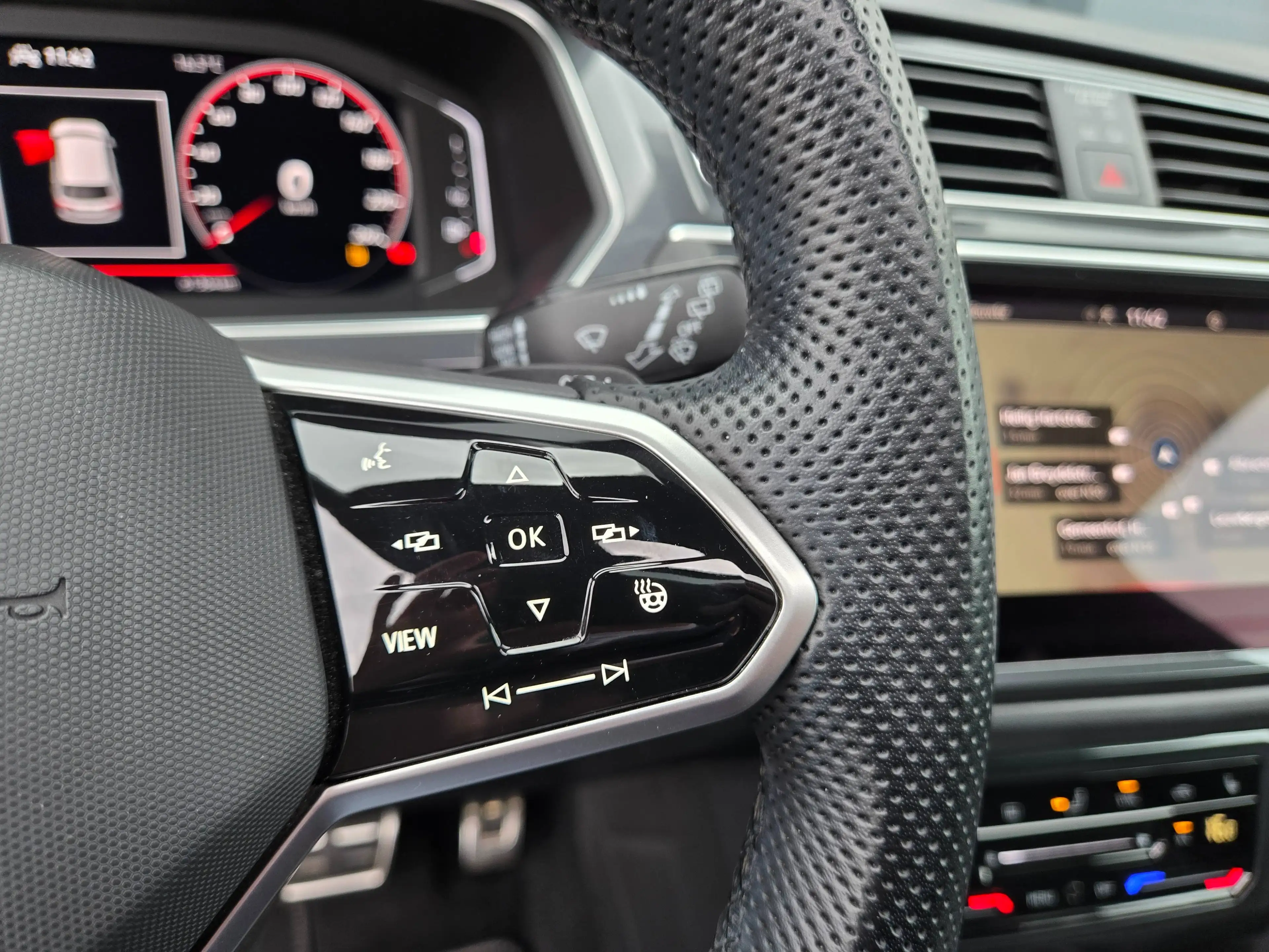 Volkswagen Tiguan — photo 17