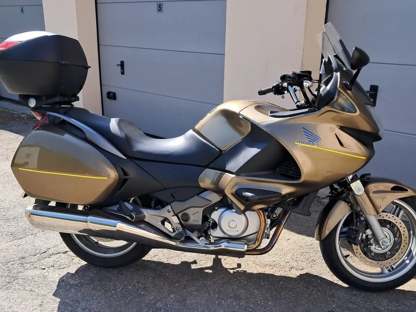 Honda NT 700 Beige - 1