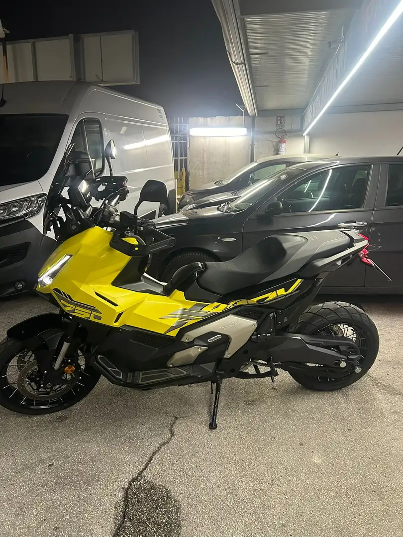 Honda X-ADV Giallo - 2