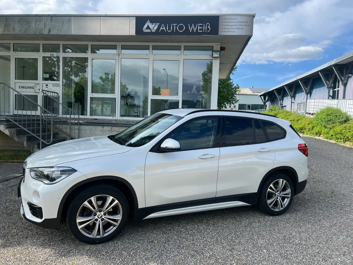 BMW X1 Baurei xDrive/AHK/EUR6/LED/HU-NEU/Sport Line Weiß - 2
