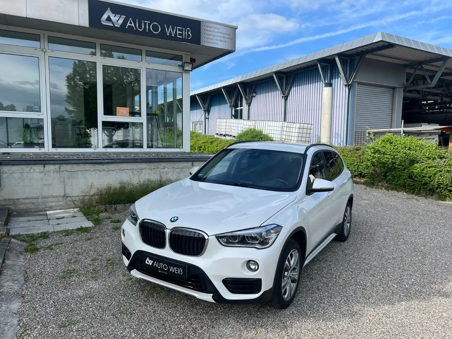 BMW X1 Baurei xDrive/AHK/EUR6/LED/HU-NEU/Sport Line Weiß - 1