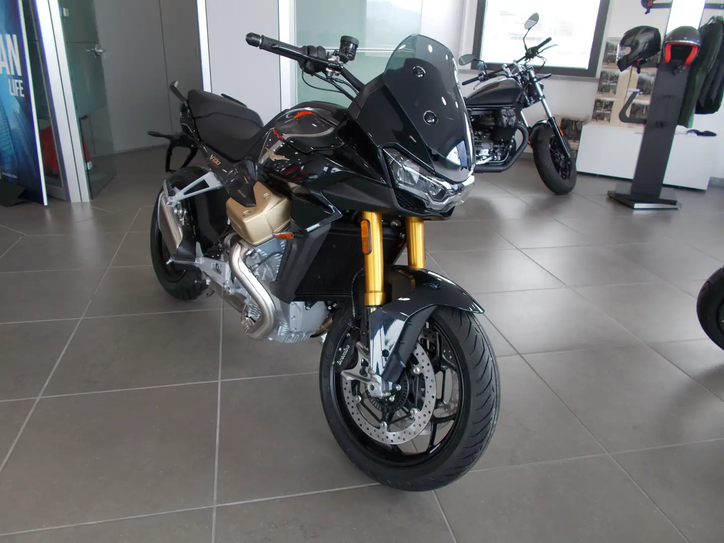 Moto Guzzi V 100 MANDELLO S Black - 2