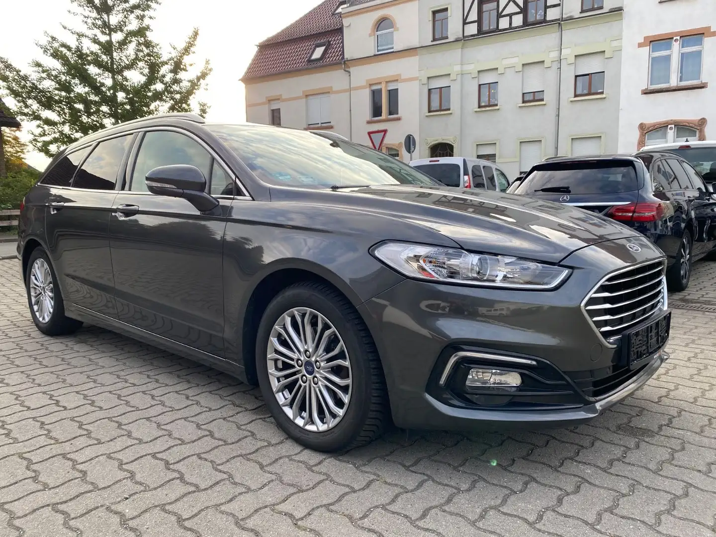 Ford Mondeo Turnier Titanium Grau - 2