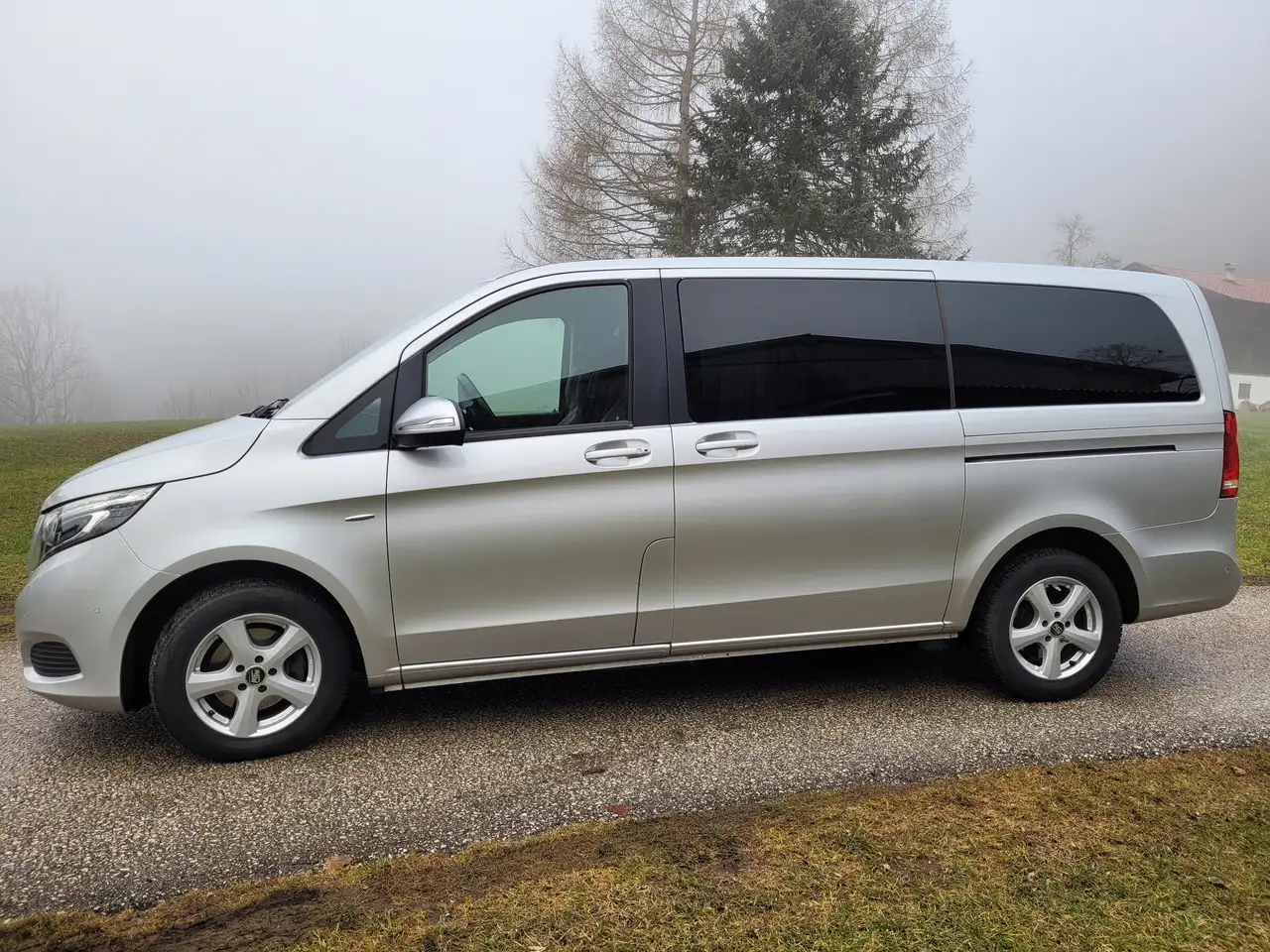 Mercedes-Benz V 220