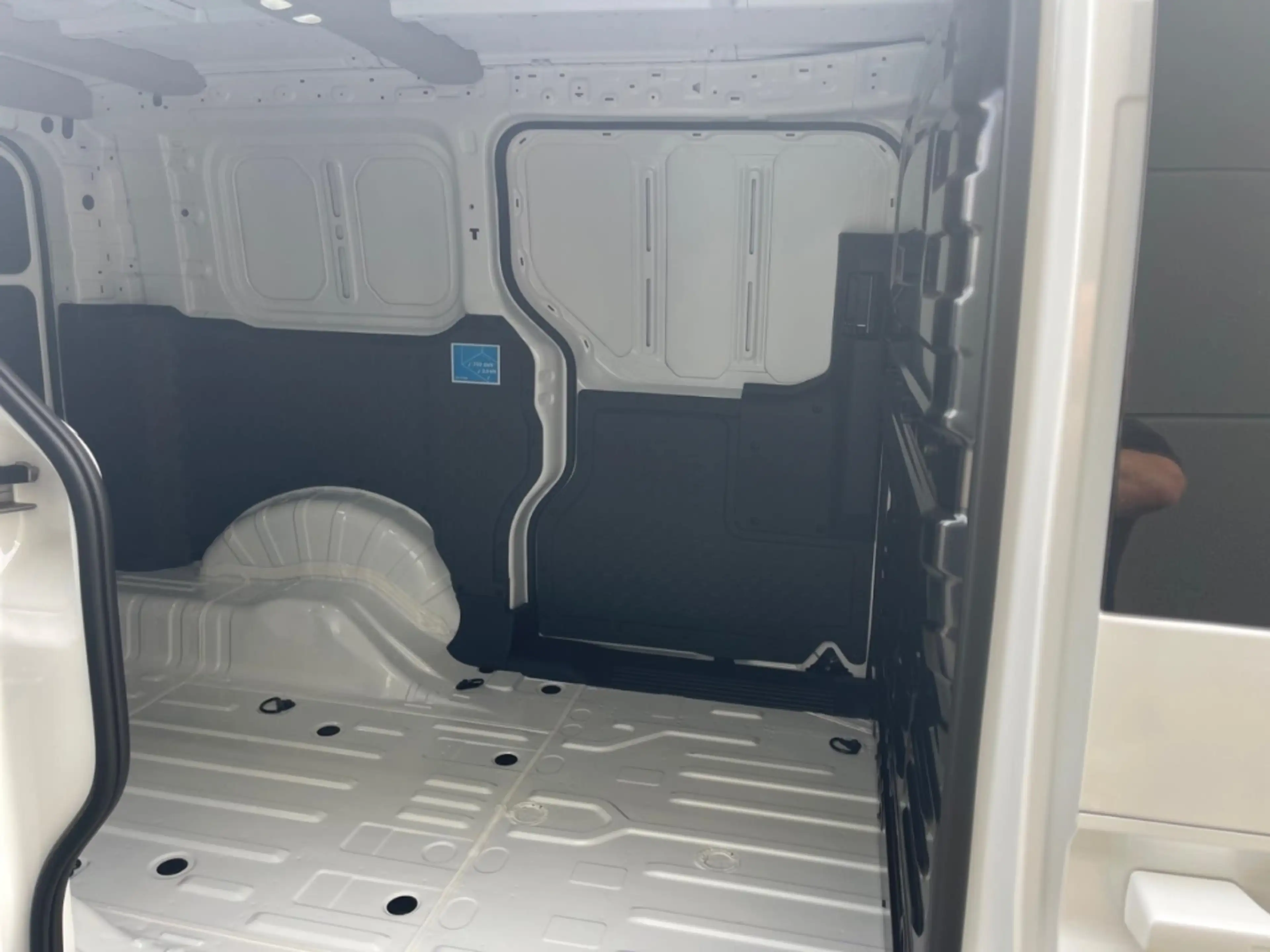 Kia PV5 Cargo 71.2 L2H1 4T Elite GEWERBE WP Allwetter P1 Comfort — photo 10