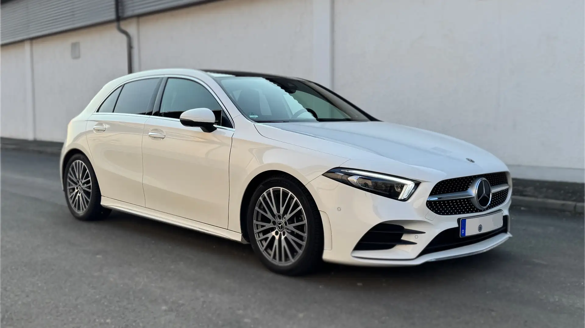 Mercedes-Benz A 250 A 250 4Matic AMG MultiBeam AHK Distronic Pano Weiß - 2