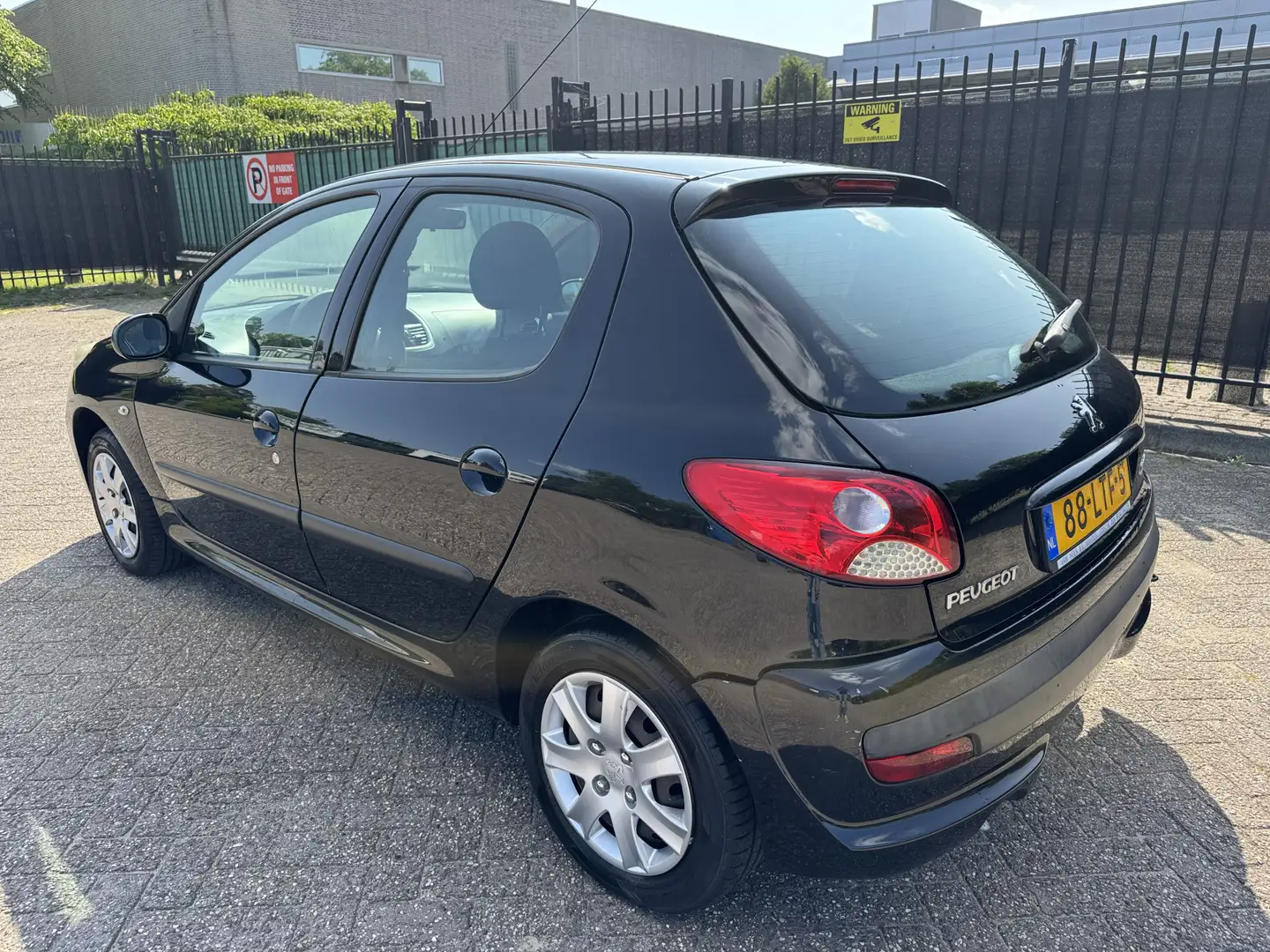Peugeot 206 + 1.1 XS 5 Drs Airco/StrBkr Zwart - 2