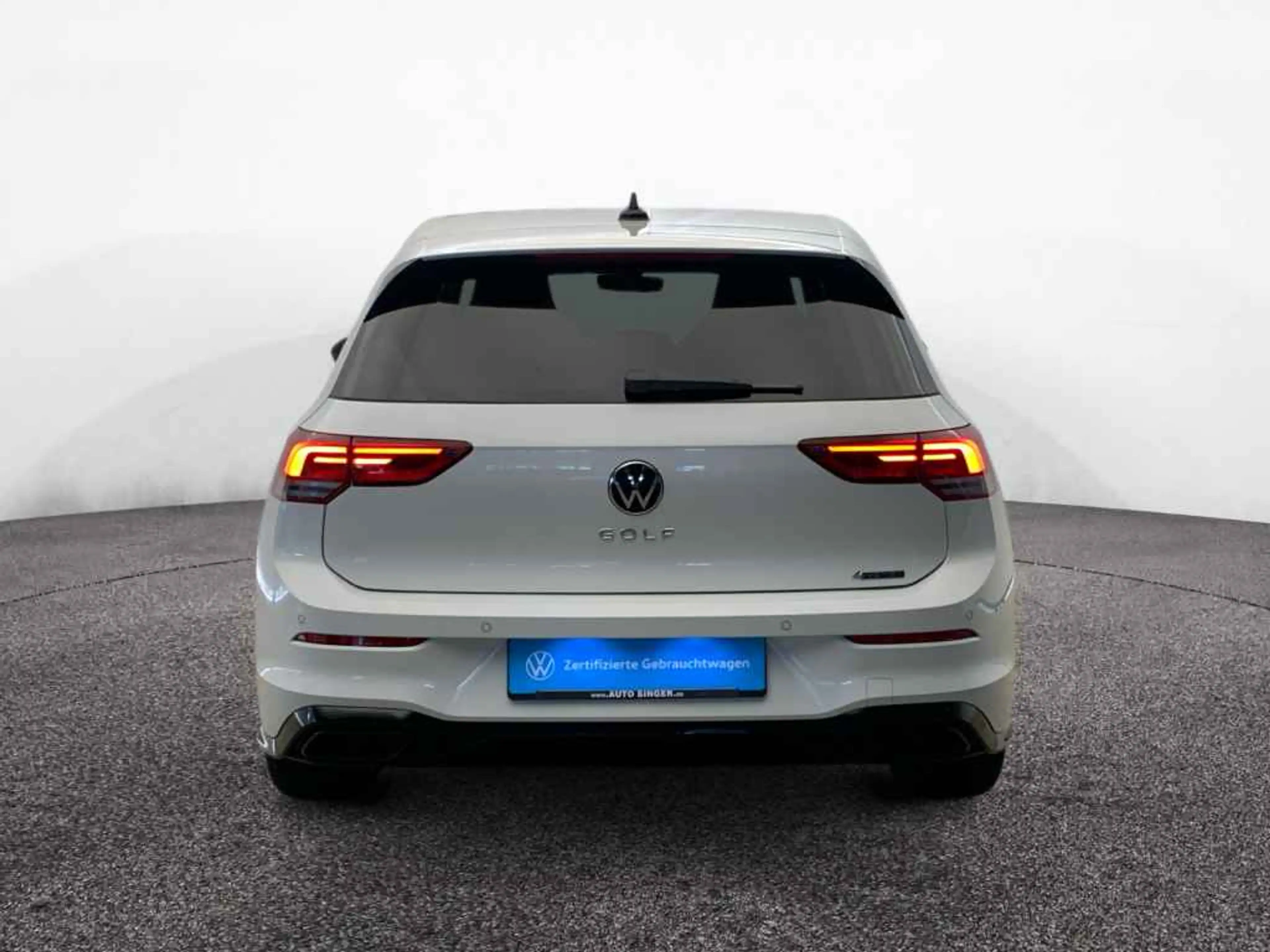 Volkswagen Golf VIII R-Line 2.0 TSI DSG 4M *AHK*PANO*ACC* — photo 8